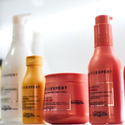 ਵਾਲਾਂ ਦੀ ਦੇਖਭਾਲ ਅਤੇ ਸਹਾਇਕ