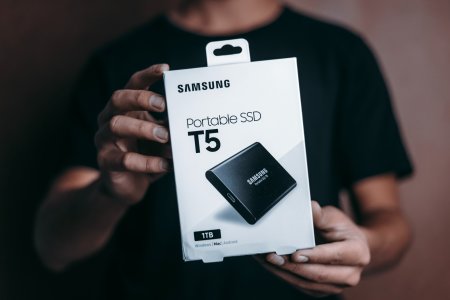 Samsung T5 500GB Up to 540MB/s USB 3.1 Gen 2 (10Gbps, Type-C) External Solid State Drive (Portable SSD) BLACK (MU-PA500B)